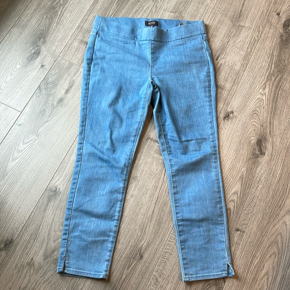 NYDJ light blue fit and tuck ankle pull on with pockets . - Picture 2 of 7